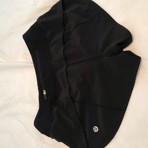 LULULEMON size 2, 2.5 black shorts PERF Condition